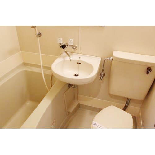 物件内観写真4　(内装は落ち着いています)