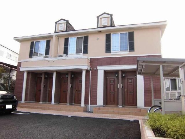 物件外観写真1　(外観は落ち着いています)