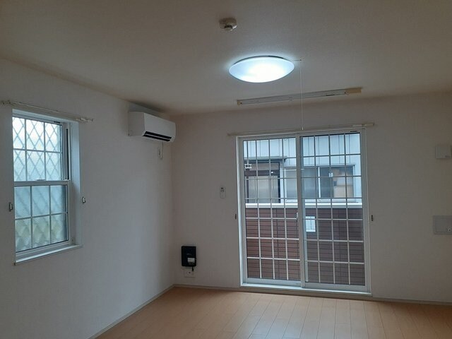 物件内観写真9　(ゆったり過ごせるリビングです)