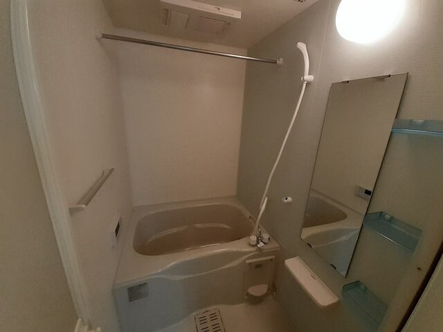 物件内観写真11　(きれいなお風呂です)