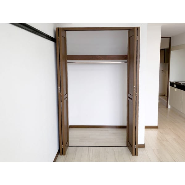 内装他(明るい色調の室内です)
