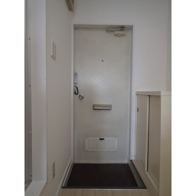 物件内観写真21　(ゆったりとした玄関です)