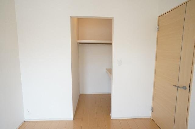 物件内観写真15　(収納豊富です)
