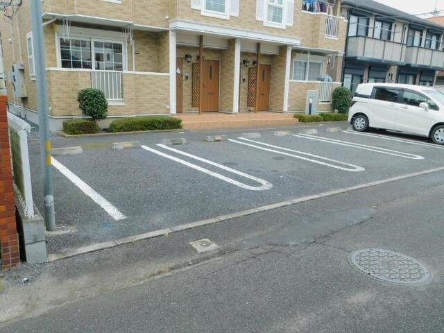 物件外観写真2　(駐車場です)