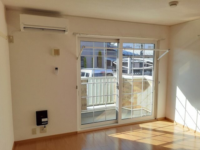 物件内観写真9　(内装は落ち着いています)