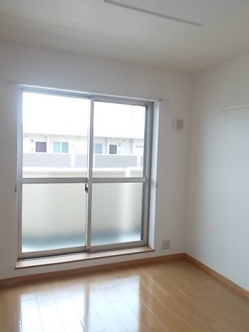 物件内観写真15　(明るい室内です)