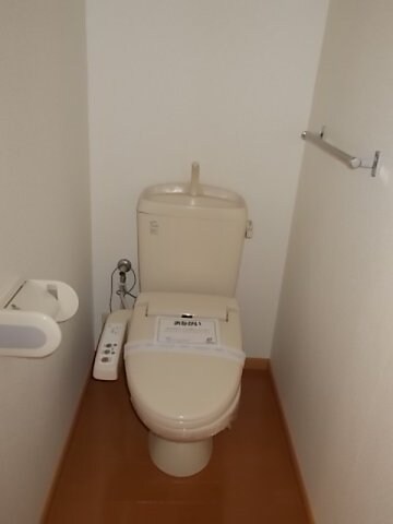 物件内観写真17　(コンパクトで使いやすいトイレです)