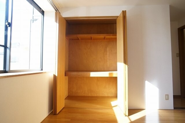 物件内観写真15　(たっぷりとした収納スペースです)