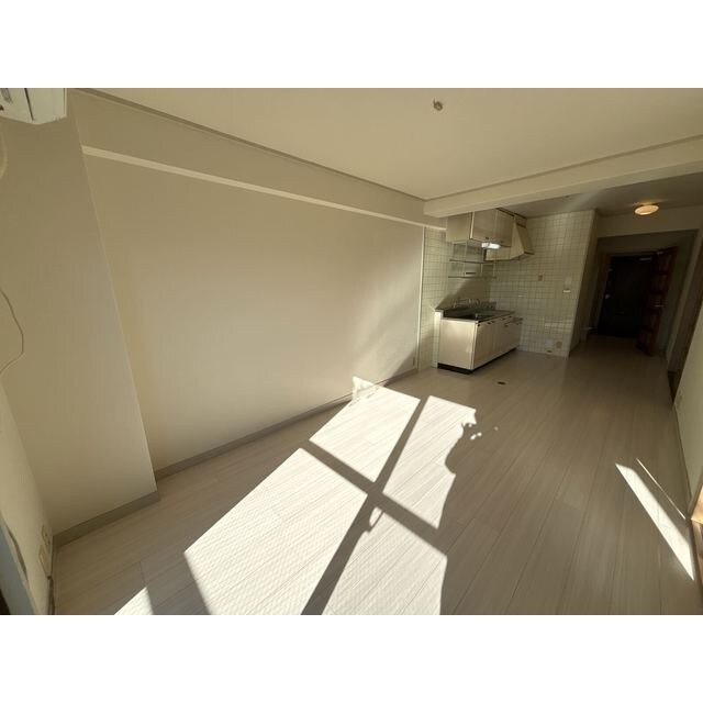 物件内観写真7　(おしゃれな居間です)