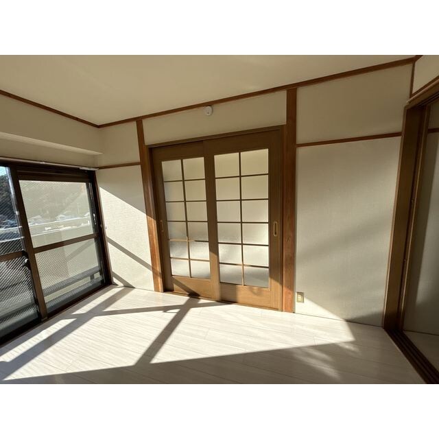 物件内観写真9　(ゆったり過ごせるリビングです)