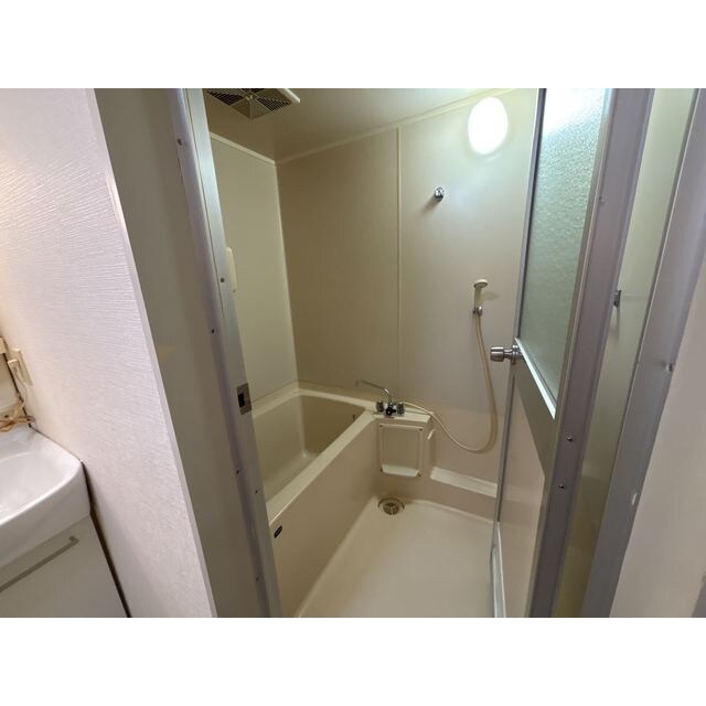 物件内観写真12　(日々の疲れを癒すお風呂付です)