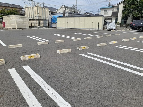 駐車場(駐車スペースもあります)
