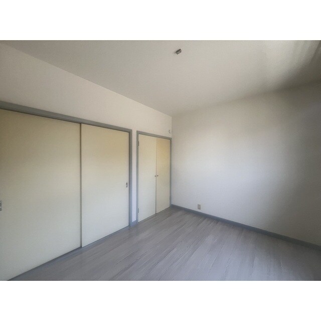 物件内観写真8　(ゆったりとした居間です)