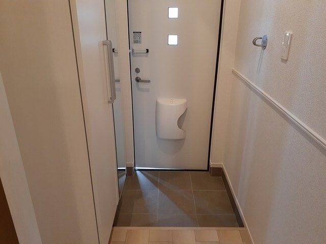 物件内観写真14　(落ち着いた玄関です)