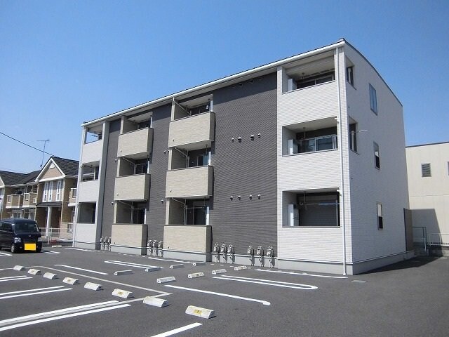 物件外観写真1　(きれいな外観です)