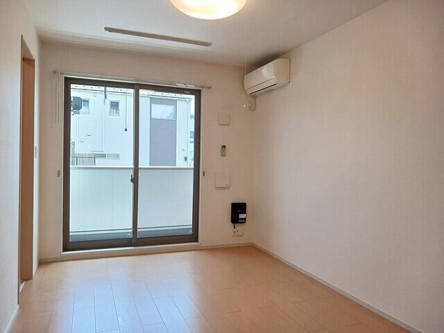 物件内観写真9　(ゆったり過ごせる居間です)