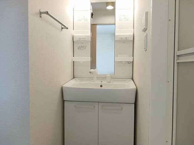 物件内観写真12　(コンパクトで使いやすい洗面所)