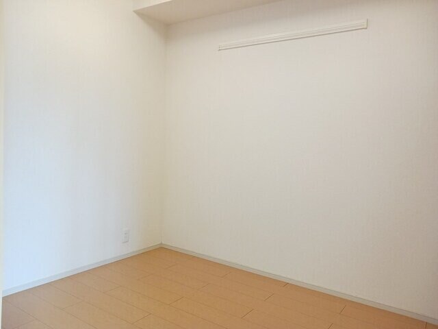 物件内観写真15　(明るい色調の室内です)