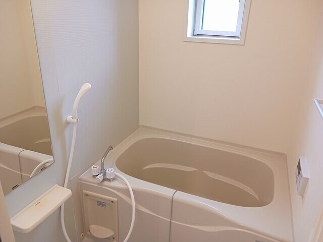 物件内観写真11　(落ち着いた空間のお風呂です)