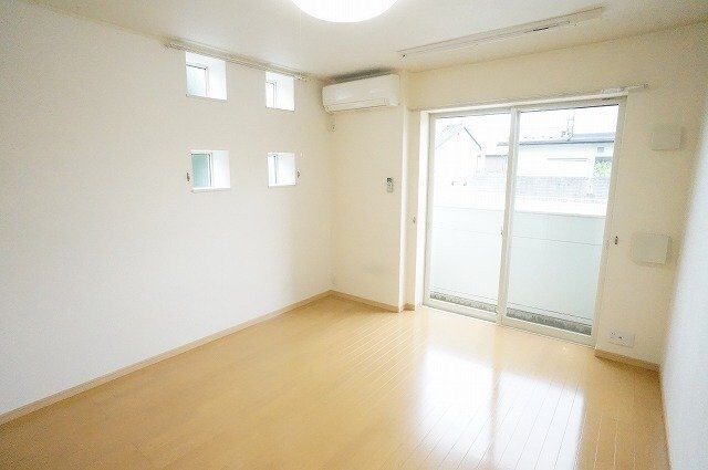 物件内観写真9　(明るい室内です)