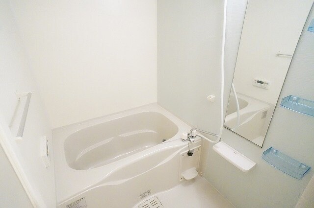 物件内観写真11　(コンパクトで使いやすいお風呂です)