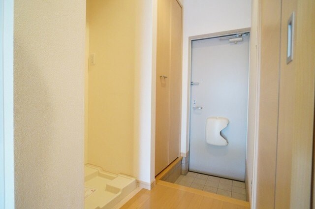 物件内観写真17　(明るい玄関です)