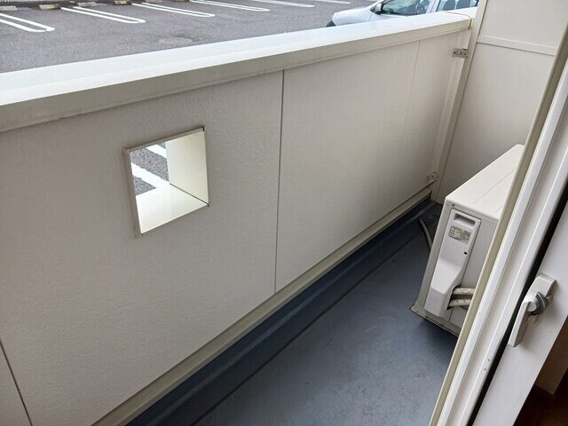 物件内観写真19　(暖かな日差しのふりそそぐバルコニー)