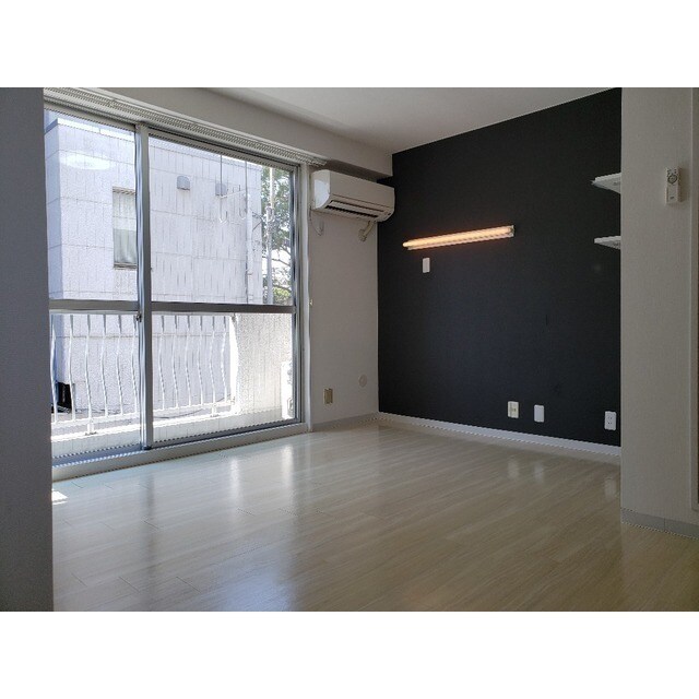 物件内観写真5　(ゆったり過ごせる居間です)