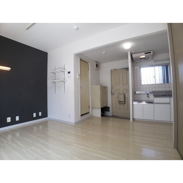 物件内観写真6　(ゆったり過ごせるリビングです)