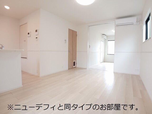 物件内観写真9　(ゆったり過ごせる居間です)