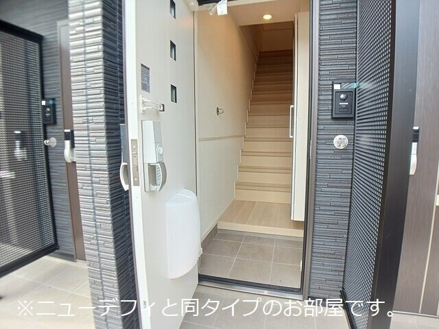 物件内観写真17　(落ち着いた玄関です)