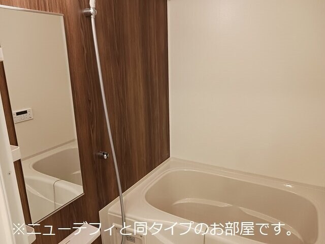 物件内観写真11　(コンパクトで使いやすいお風呂です)