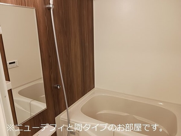 浴室(コンパクトで使いやすいお風呂です)