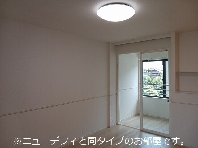 物件内観写真9　(おしゃれな居間です)