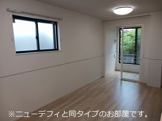 物件内観写真9　(おしゃれな居間です)