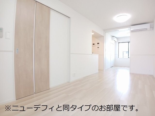 物件内観写真9　(おしゃれな居間です)