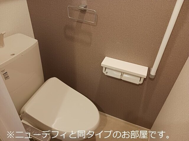 物件内観写真16　(ゆったりとした空間のトイレです)