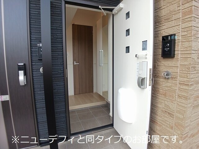 物件内観写真17　(収納もある玄関です)