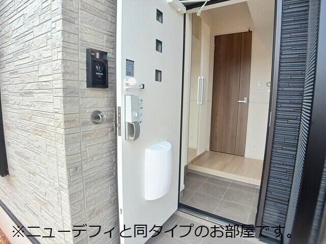 物件内観写真17　(シンプルで使いやすい玄関です)