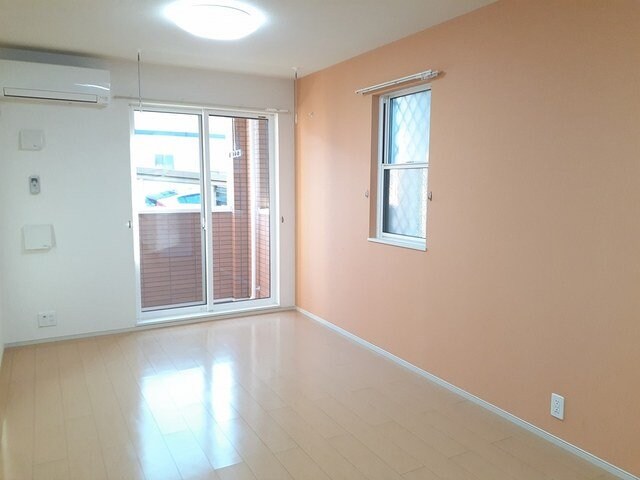 物件内観写真9　(おしゃれな居間です)