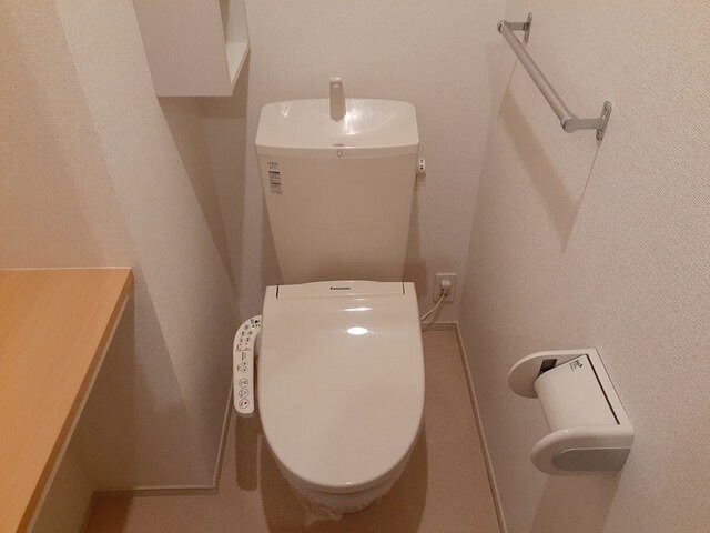 物件内観写真13　(落ち着いたトイレです)