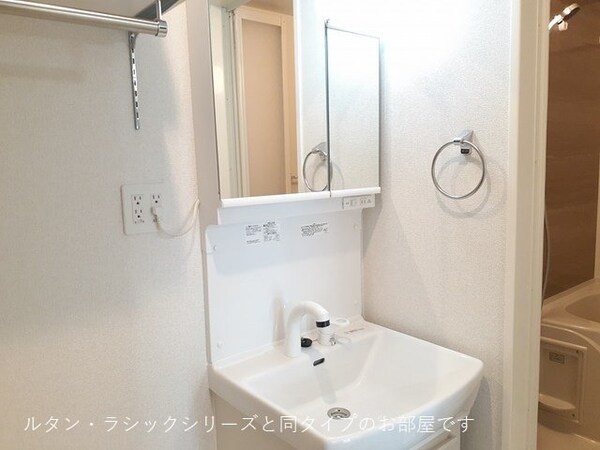 洗面・脱衣所(忙しい朝には欠かせない洗面所です)