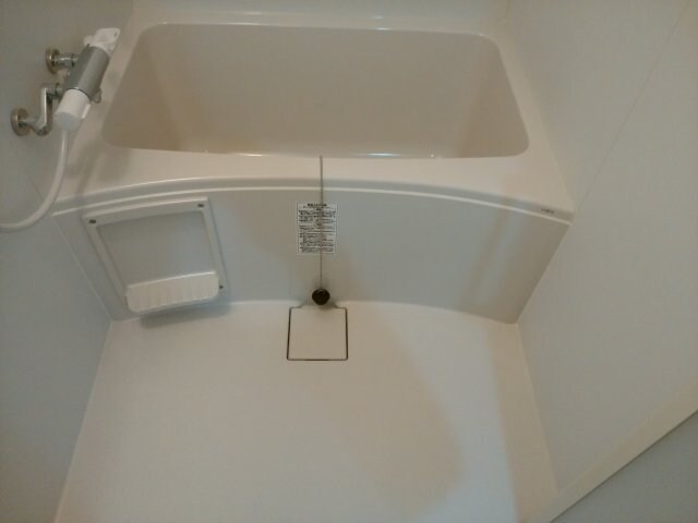 物件内観写真6　(日々の疲れを癒すお風呂付です)