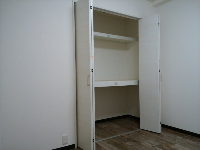 物件内観写真8　(収納スペース豊富です)