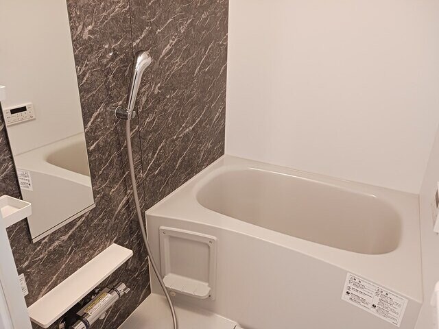 物件内観写真11　(日々の疲れを癒すお風呂付です)