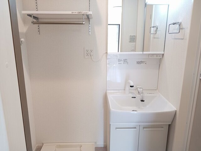 物件内観写真12　(スペースが確保できる洗面所です)