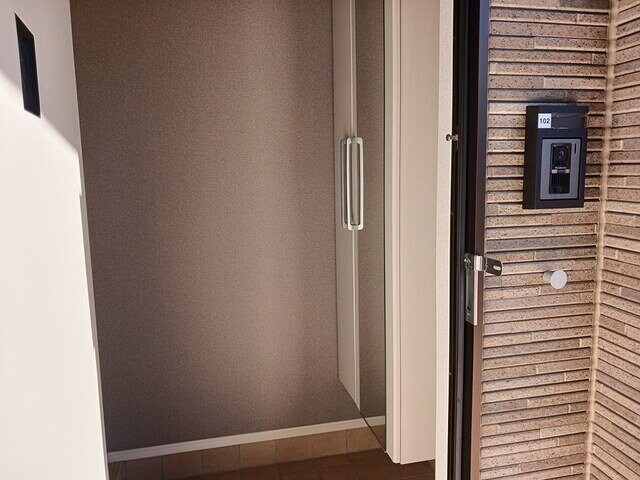 物件内観写真14　(収納もある玄関です)