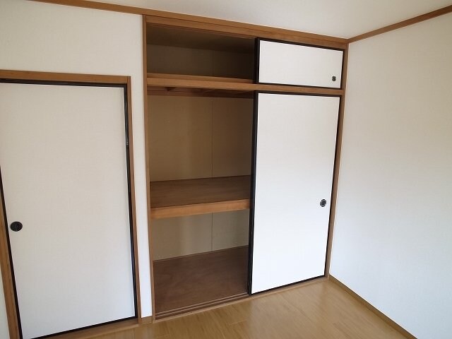 物件内観写真14　(小物を収納するのに便利です)