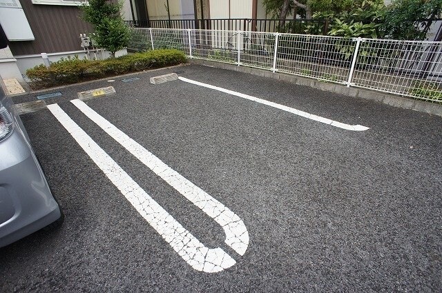 物件外観写真2　(駐車場があります)