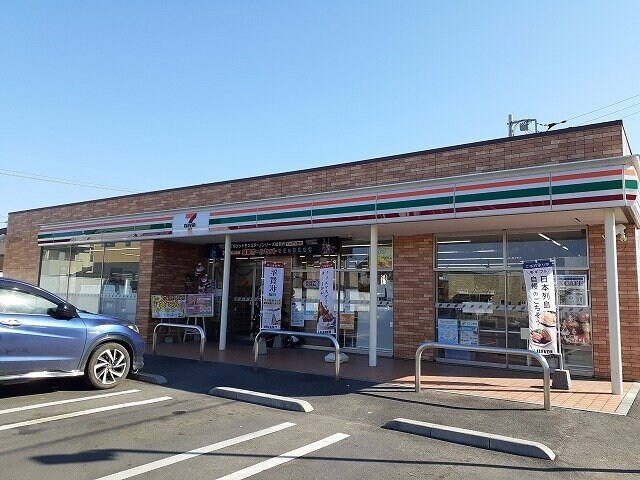 物件外観写真3　(セブンイレブン平松バイパス店まで850m)